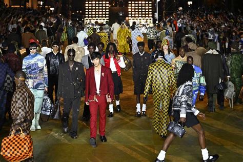 women in their 20's louis vuitton